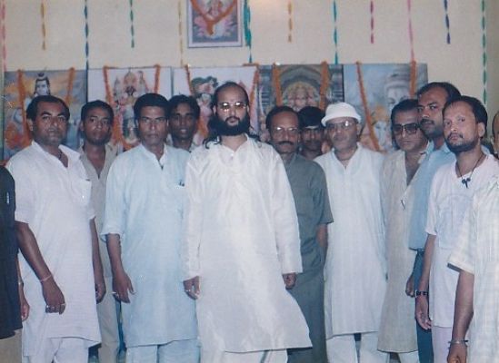 'प्राच्यम् विश्‍वविद्या पीठम्' के द्वारा जन कल्याणार्थ अनुष्ठान का आयोजन में भाग लेते हुवे पटना के समाजसेवी।(फाइल फोटो)