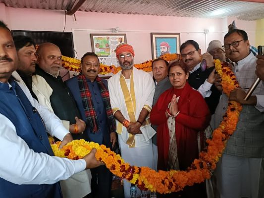 ग्रामीण कार्य मंत्री अशोक चोधरी जी ,पुर्व मंत्री रंजू गीता,पुर्व सांसद रामकुमार शर्मा,सैदपुर विधायक पंकज चोधरी,आज तक के वरिष्ठ पत्रकार सुजीत झा जी हमारे गाँव वाले आवास पर